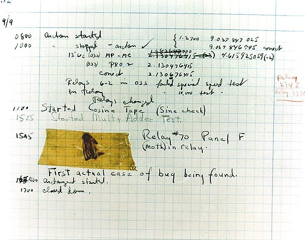 Le fameux <i>bug</i> est encore aujourd'hui scotché sur un cahier de laboratoire !